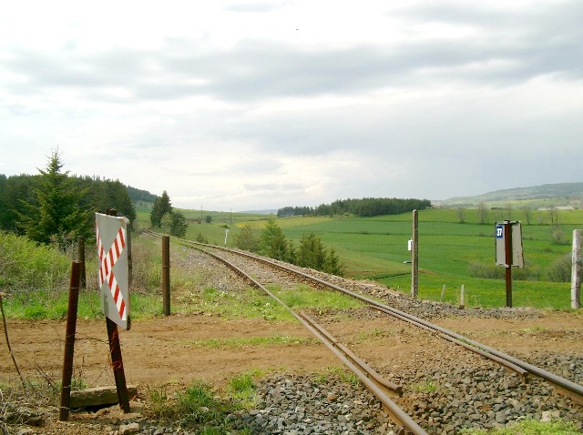 Lozère - Belvezet - passage à niveau