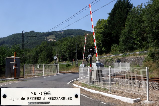 Lozère - La Canourgue - passage à niveau