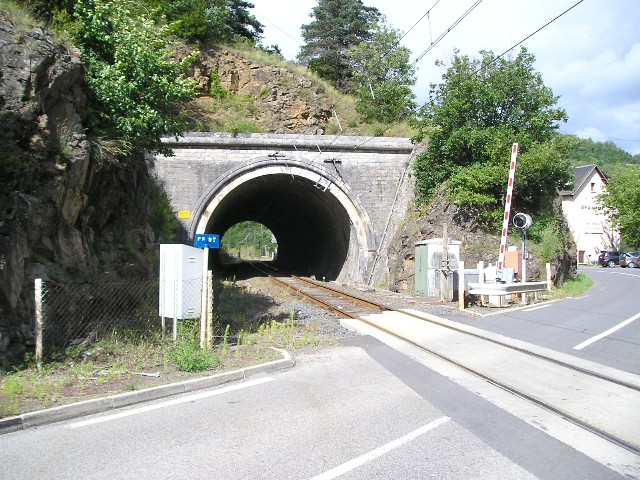 Lozère - Bourg sur Colagne (Le Monastier) - passage à niveau