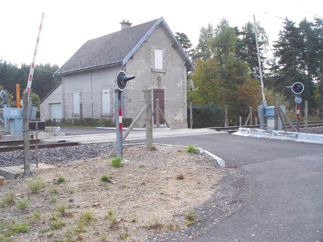 Lozère - Les Monts Verts - passage à niveau