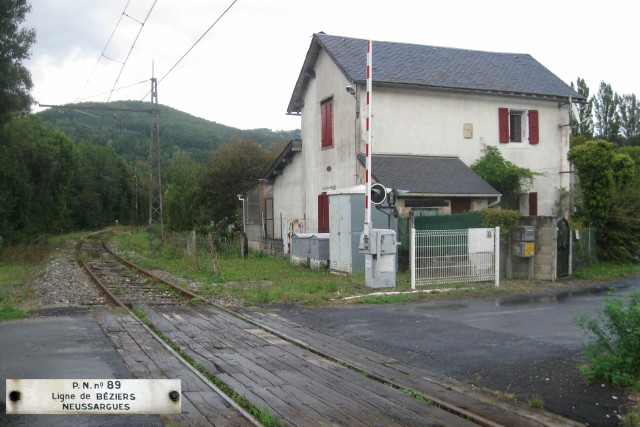 Lozère - Saint Pierre de Nogaret - passage à niveau