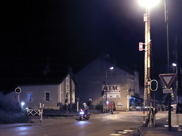 Nièvre - Corbigny - passage à niveau