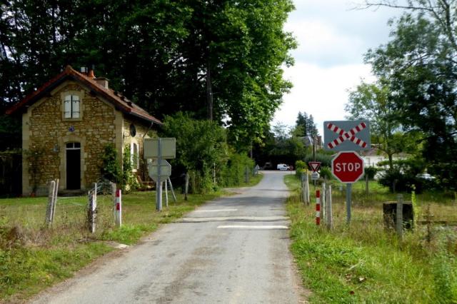 Nièvre - Montaron - passage à niveau