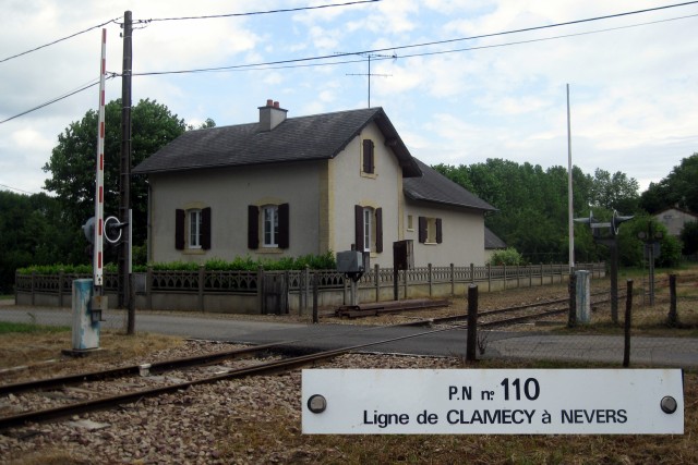 Nièvre - Poiseux - passage à niveau