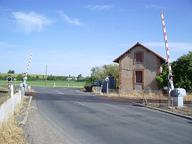 Puy de Dôme - Bouzel - passage à niveau