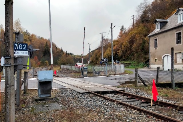 Puy de Dôme - Briffons - passage à niveau