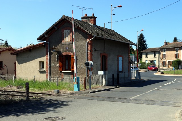 Puy de Dôme - Courpière - passage à niveau