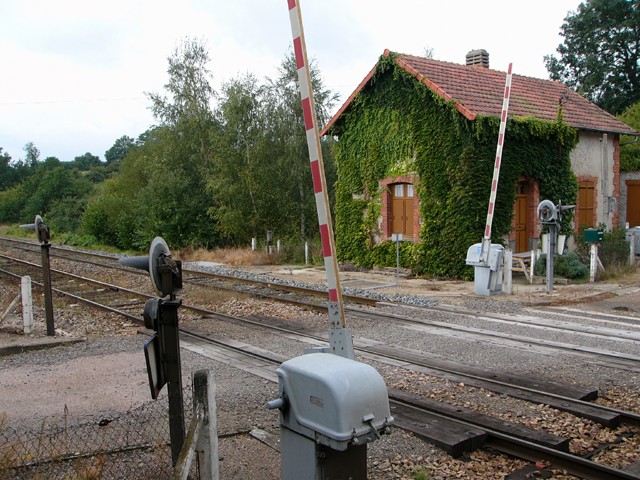 Puy de Dôme - Lapeyrouse - passage à niveau