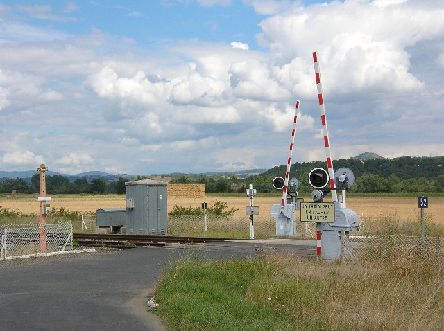 Puy de Dôme - Le Broc - passage à niveau