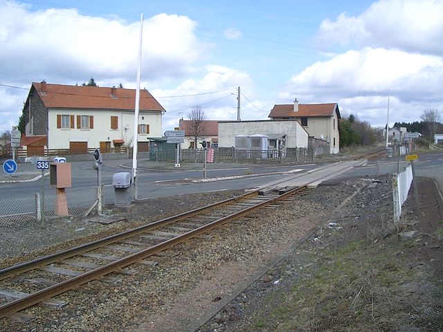 Puy de Dôme - Saint Ours - passage à niveau