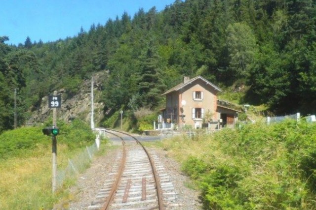 Puy de Dôme - Mayres - passage à niveau