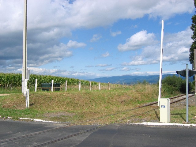 Puy de Dôme - Mayres - passage à niveau
