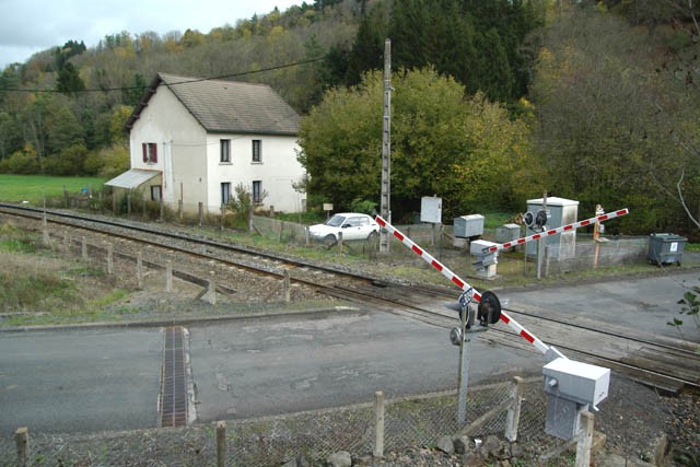 Puy de Dôme - Gelles - passage à niveau