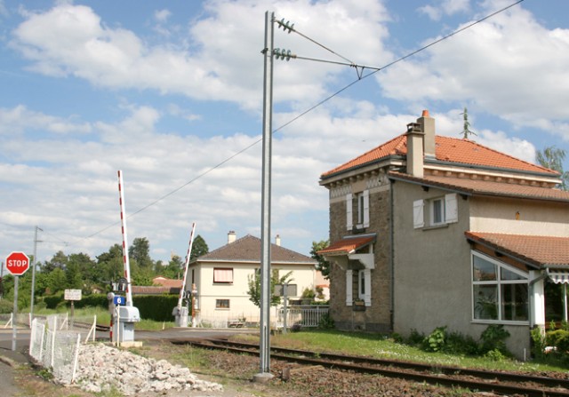 Puy de Dôme - Mozac - passage à niveau