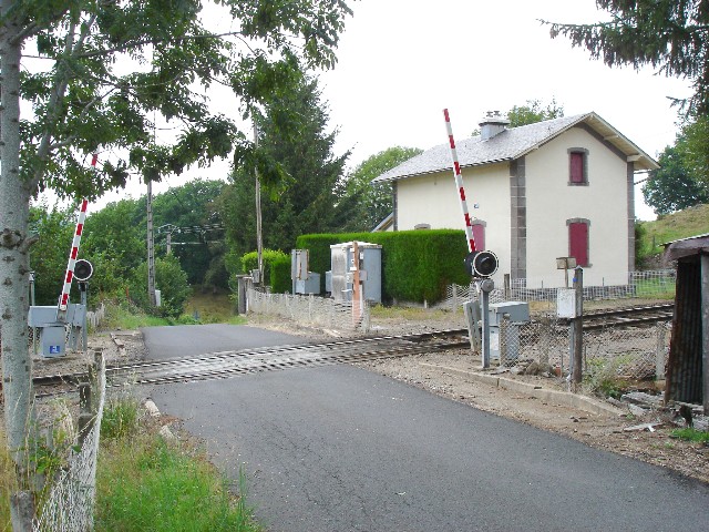 Puy de Dôme - Murat le Quaire - passage à niveau