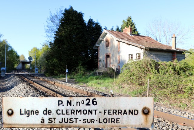 Puy de Dôme - Peschadoires - passage à niveau