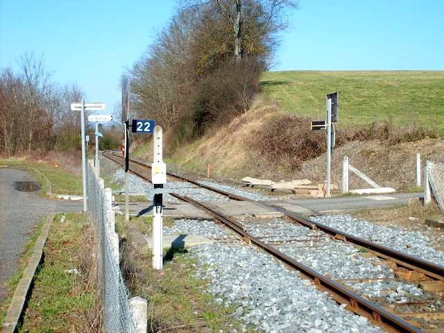 Puy de Dôme - Puy Guillaume - passage à niveau