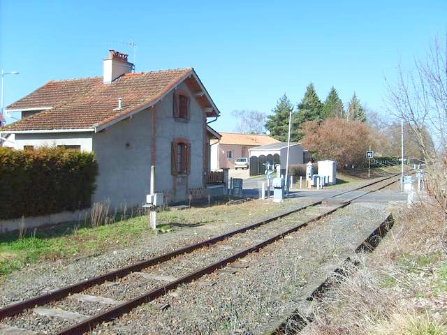 Puy de Dôme - Puy Guillaume - passage à niveau