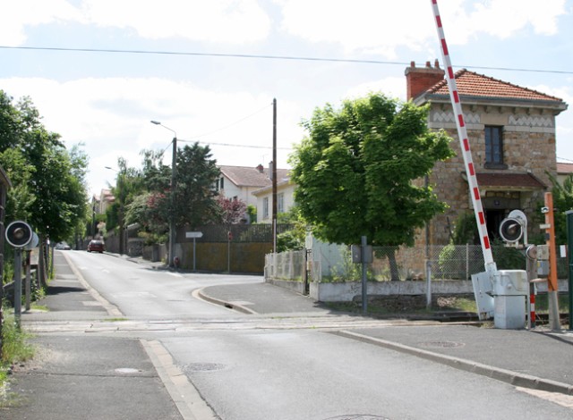 Puy de Dôme - Riom - passage à niveau