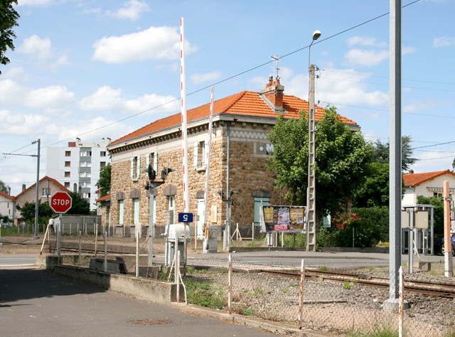 Puy de Dôme - Riom - passage à niveau