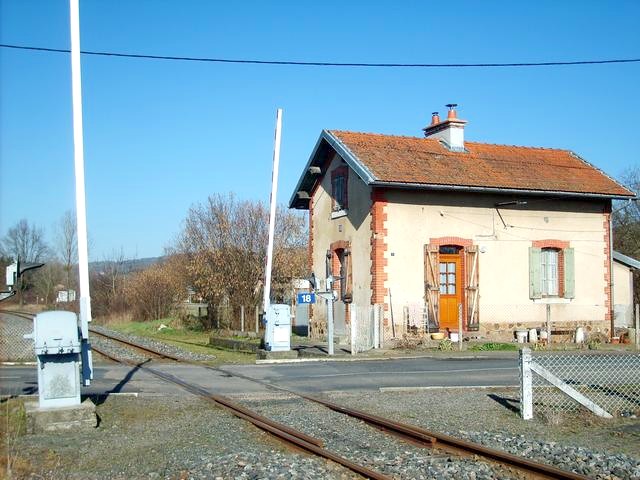 Puy de Dôme - Ris - passage à niveau