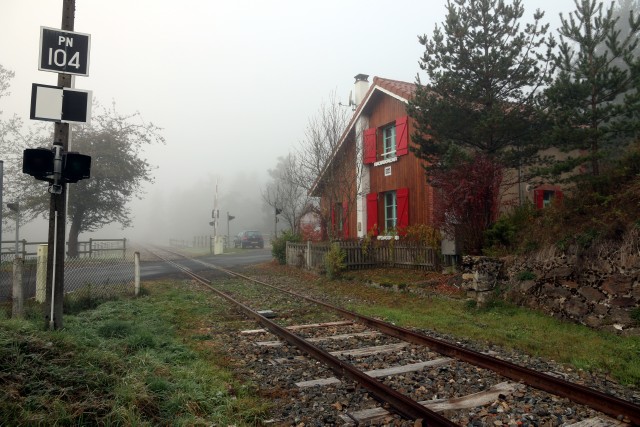 Puy de Dôme - Saint Alyre d'Arlanc - passage à niveau