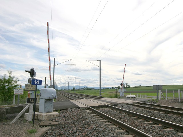 Puy de Dôme - Saint Clément de Régnat - passage à niveau