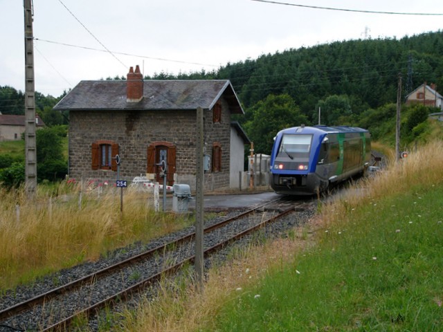 Puy de Dôme - Saint Eloy les Mines - passage à niveau