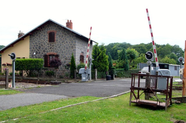 Puy de Dôme - Saint Gervais d'Auvergne - passage à niveau