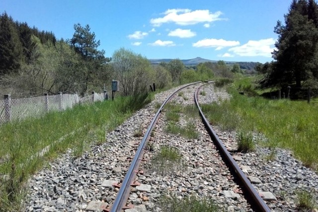 Puy de Dôme - Saint Julien Puy Lavèze - passage à niveau