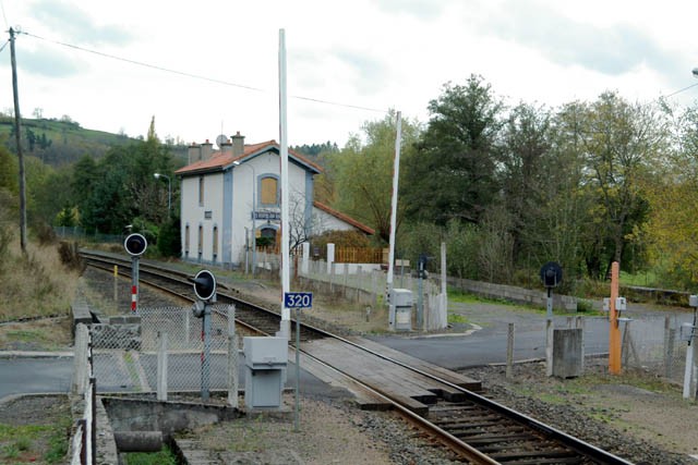 Puy de Dôme - Saint Pierre le Chastel - passage à niveau