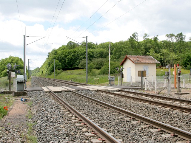 Puy de Dôme - Saint Sylvestre Pragoulin - passage à niveau