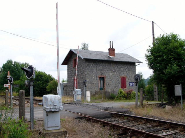 Puy de Dôme - Teilhet - passage à niveau