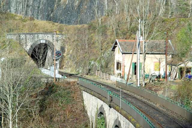 Puy de Dôme - Thiers - passage à niveau