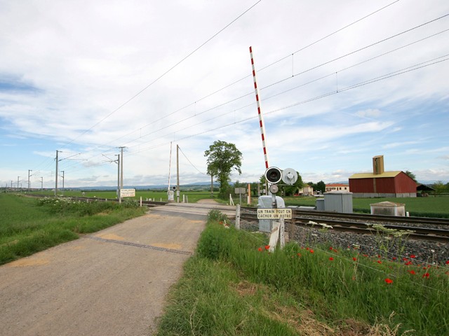 Puy de Dôme - Thuret - passage à niveau