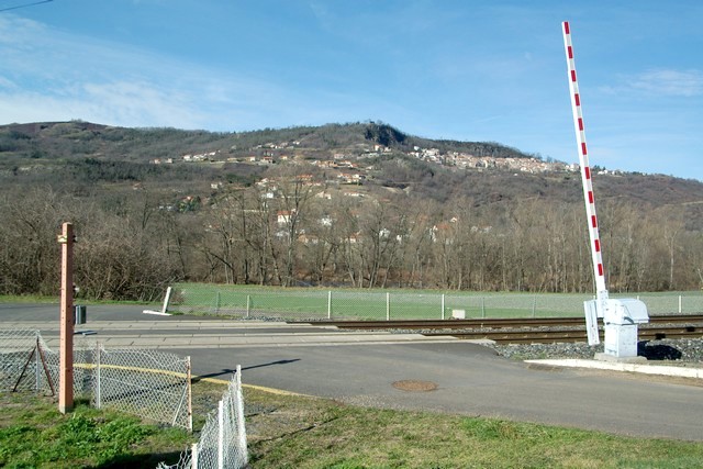 Puy de Dôme - Vic le Comte - passage à niveau