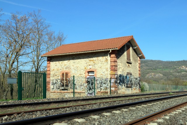 Puy de Dôme - Vic le Comte - passage à niveau