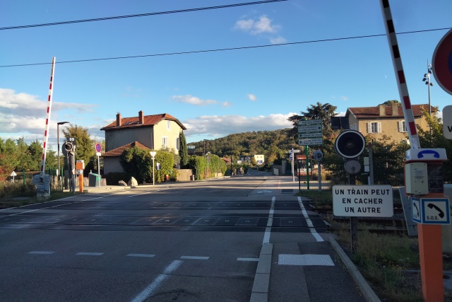 Rhône - Brignais - passage à niveau