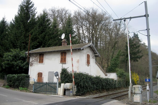 Rhône - Charbonnières les Bains - passage à niveau