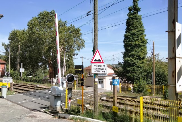 Rhône - Grigny - passage à niveau