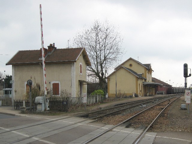 Saône et Loire - Digoin - passage à niveau