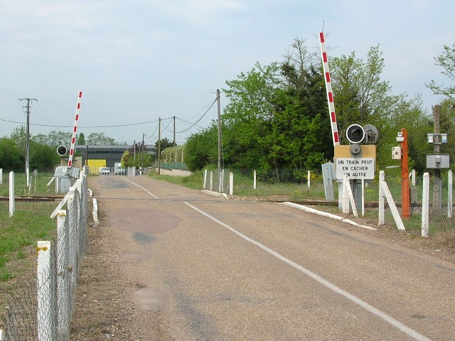 Saône et Loire - Hautefond - passage à niveau