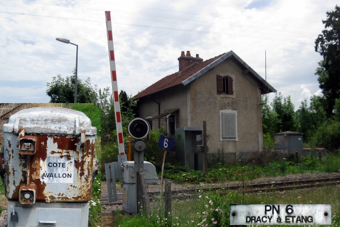 Saône et Loire - Laizy - passage à niveau