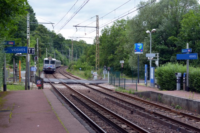 Seine et Marne - Dammarie les Lys - passage à niveau