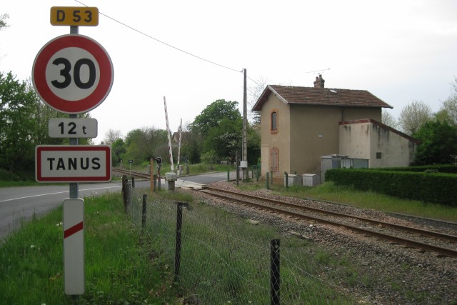 Tarn - Tanus - passage à niveau