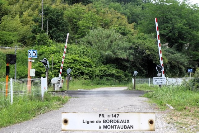 Tarn et Garonne - Boudou - passage à niveau