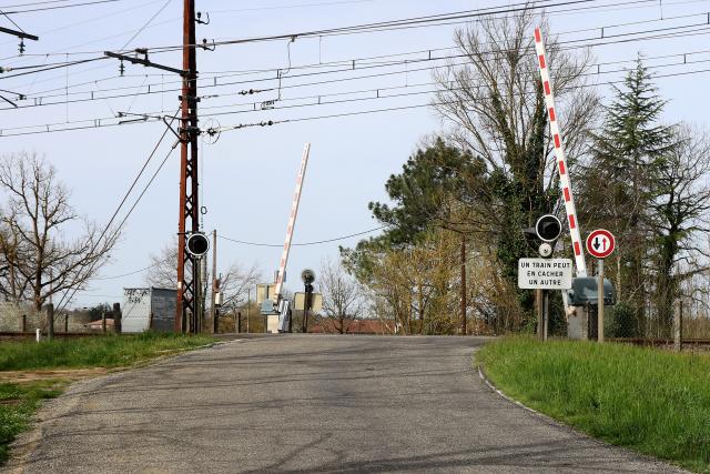 Tarn et Garonne - Bressols - passage à niveau