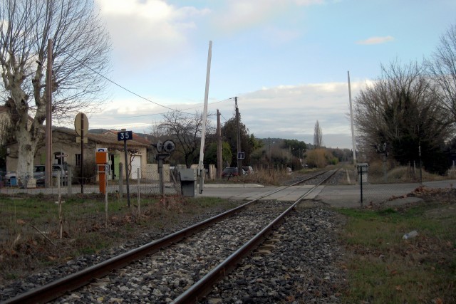 Vaucluse - Cadenet - passage à niveau