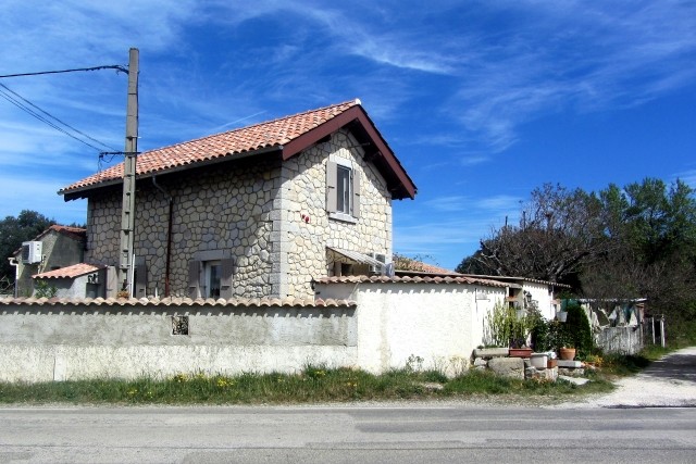 Vaucluse - Camaret sur Aigues - passage à niveau