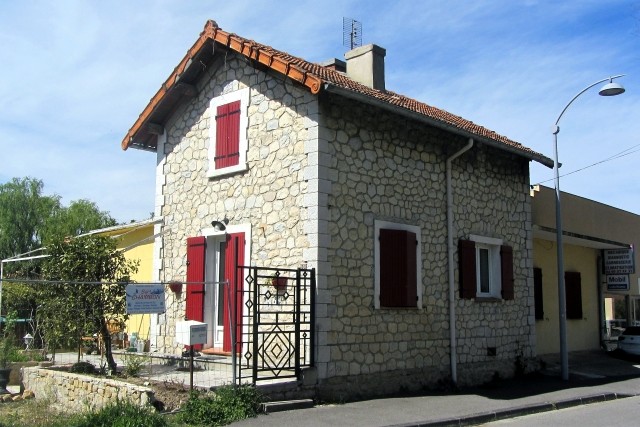 Vaucluse - Camaret sur Aigues - passage à niveau